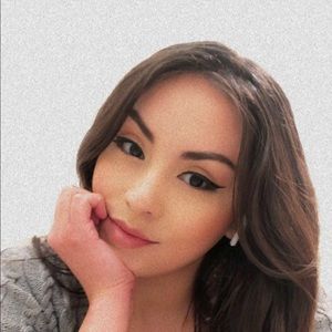 Meet your Posher, Alexandra